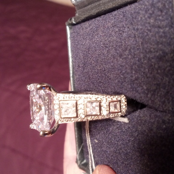 Finest Swarovski Zirconia ring 14.85ctw platinum over sterling silver size 10 - Picture 2 of 2